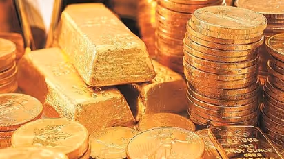   ধনতেরাসের দিন বাম্পার ধামাকা, সোনা কিনতে দোকানে উপচে পড়ছে ভিড়, কলকাতার দর কোথায় ঠেকল