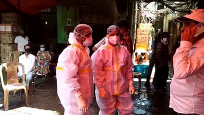 লক্ষীপুজোয় বাজারে লাগামছাড়া ভীড়, করোনায় ফের শীর্ষে কলকাতা