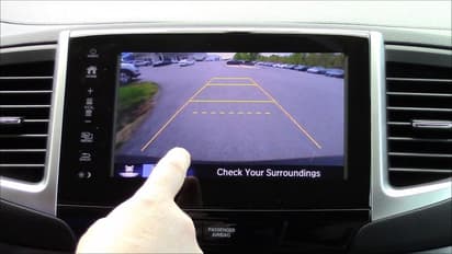 റിവേഴ്‍സ് ക്യാമറയില്‍ ശൂന്യത മാത്രം; പണികിട്ടിയത് ഈ കമ്പനിയുടെ ആറുലക്ഷം കാറുകള്‍ക്ക്!