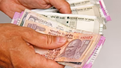 റിസർവ് ബാങ്ക് പഴയ നോട്ടുകൾ പിൻവലിക്കാൻ ഒരുങ്ങുന്നതായി റിപ്പോർട്ട്