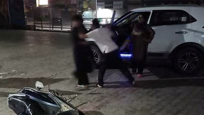 पति-पत्नी और वो: पत्नी ने आधी रात को प्रेमिका के साथ पकड़ा, बोली-मैं मर जाऊंगी, पतिदेव को हाथ न लगाओ