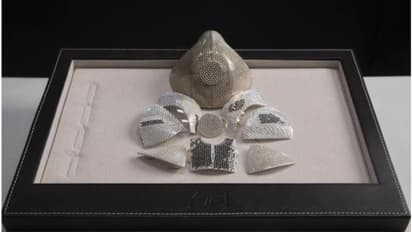 18 കാരറ്റ് സ്വര്ണം, വെള്ളയും കറുപ്പും നിറത്തിലുള്ള ഡയമണ്ടുകൾ; 11 കോടിയുടെ മാസ്ക് നിർമ്മിക്കാൻ ജ്വല്ലറി