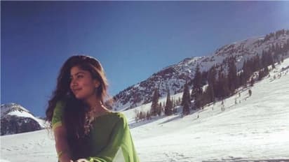 லாக்டவுனில் வீட்டை விட்டு வெளியே வந்த சாய்பல்லவி... மாஸ்க் அணிந்து ரசிகர்களுடன் எடுத்துக்கொண்ட மாஸான போட்டோஸ்!