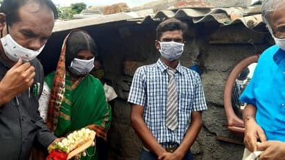 ಯಾದಗಿರಿಯಿಂದ ಗುಳೆ ಬಂದು ಬೆಂಗ್ಳೂರಿನಲ್ಲಿ ಮಿಂಚಿದ ವಿದ್ಯಾರ್ಥಿ ಮನೆಗೆ ಸಚಿವ ಸುರೇಶ್ ಕುಮಾರ್