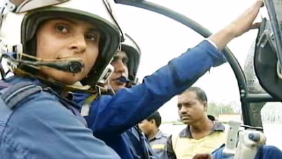 "দেশের সেবায় নিজেকে হিরো ভেবে নয় ভালবেসে এগোতে হয়", গুঞ্জন সাক্সেনা নিয়ে জাহ্নবীর মন্তব্য