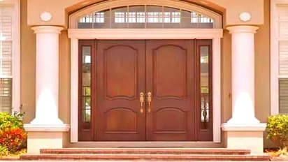 వాస్తు దోషం పోవాలంటే.. ఇంటి ముఖద్వారంపై ఉండాల్సింది ఇది...