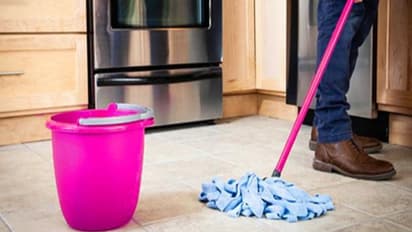 বাথরুমের দুর্গন্ধ যেতেই চায় না? কীভাবে পরিষ্কার ও সুগন্ধযুক্ত রাখবেন বাথরুম, রইল বেশ কিছু টিপস