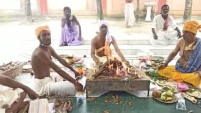 শারীরিক অবস্থার অবনতি হচ্ছে ক্রমশই, প্রণবের সুস্থতা কামনায় যজ্ঞ কীর্ণাহারে