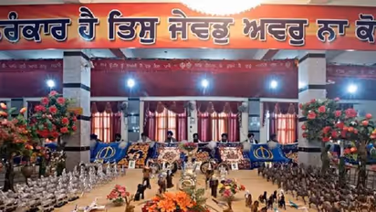 ಅಮೆರಿಕಕ್ಕೆ ಹಾರ್ಬೇಕಂದ್ರೆ ಇಲ್ಲಿ ಪುಟ್ಟ ವಿಮಾನ ಇಟ್ಟು ಪ್ರಾರ್ಥಿಸಬೇಕು!