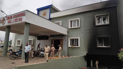 ಡಿ.ಜೆ.ಹಳ್ಳಿ ದಾಂಧಲೆ: ಕಾಂಪೌಂಡ್‌ ಒಡೆದು ನಮ್ಮವರ ರಕ್ಷಿಸಿದೆವು, ಹಿರಿಯ ಅಧಿಕಾರಿ