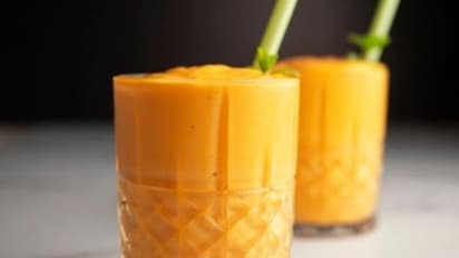 নিমেষেই তৈরি হবে এই লোভনীয় পদ, বানিয়ে নিন স্বাদে ভরপুর ম্যাঙ্গো স্মুদি