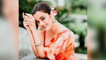 শাড়িতে বঙ্গতনয়া, দর্শনার ভিডিও পোস্টে লাইকের বন্যা নিমেষে