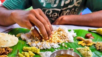 भोजन करते समय किस दिशा में होना चाहिए मुख? ग्रंथों में बताए गए हैं खाने से जुड़े ये खास नियम