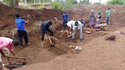 ಉದ್ಯೋಗ ಕಸಿದುಕೊಂಡ ಕೊರೋನಾ: ಕೂಲಿ ಹಣದಿಂದ ಸೈಬರ್‌ ಕೆಫೆ ಆರಂಭಿಸಿದ ಯುವಕ..!