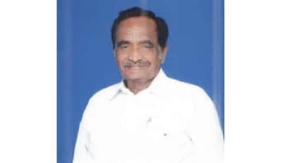 വാഹനവുമില്ല രോഗികൾക്ക് സമയത്തിന് ചികിത്സയും കിട്ടുന്നില്ല; ആശുപത്രി നിർമ്മിക്കാൻ ഭൂമി വിട്ടുനൽകി അധ്യാപകൻ