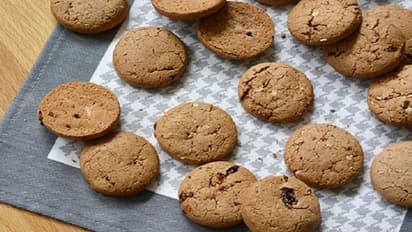 బిస్కెట్లు తిని ముగ్గురు చిన్నారుల మృతి: ఫుడ్ సేఫ్టీ అధికారుల తనిఖీలు