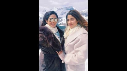 প্রথম ছবি দেখা হয়নি, তবে শ্যুটিং দেখেই গর্জে উঠেছিলেন শ্রীদেবী, কী এমন করেন জাহ্নবী