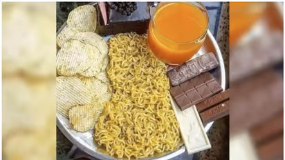 'ഭക്ഷണത്തോട് വേണോ ഇത്രയും ക്രൂരത...'; പപ്പടത്തിന് പകരം ചോക്ലേറ്റ്, മോരിന് പകരം ജ്യൂസ്, വെെറലായി ചിത്രം