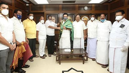 திமுக பொதுக்குழு கூட்டத்தில் திடீரென வெளியேறிய ஆற்காடு வீராசாமி..! பரபரப்பான கூட்ட அரங்கம்..!