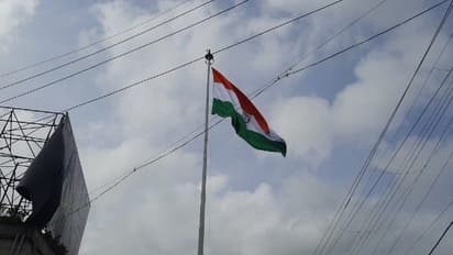 ಅಶೋಕ ಚಕ್ರ ಬದಲು ಇಸ್ಲಾಂ ಸಂದೇಶದ ತ್ವಿವರ್ಣ ಧ್ವಜ ಹಾರಿಸಿದ ಮಹಿಳೆ, ಇಬ್ಬರು ಮಕ್ಕಳು ವಶಕ್ಕೆ!