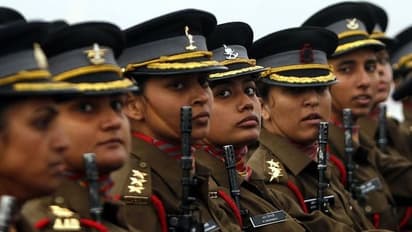 Women CRPF personnel take guard in first deployment for security duties on I-Day in Srinagar