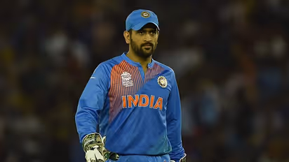 যোগ্য সম্মান পাননি ধোনি, বিসিসিআইকে বেনজির আক্রমণ প্রাক্তন ক্রিকেটারের