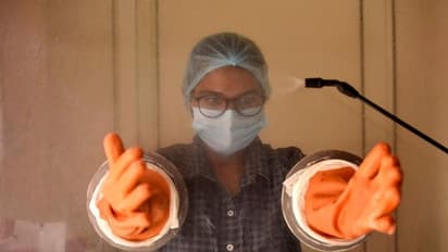 মোট মৃতের সংখ্যা বেড়ে ২,৪২৮ জন,রাজ্য়ে একদিনে করোনা আক্রান্ত তিন হাজারের বেশি