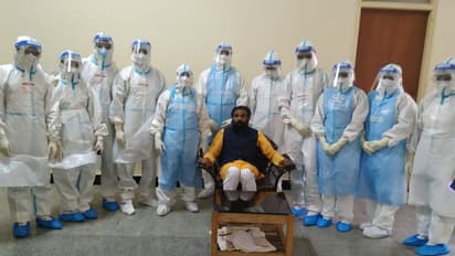 ಕೊರೋನಾ ಗೆದ್ದ ಸಚಿವ ಶ್ರೀರಾಮುಲು, ಆಸ್ಪತ್ರೆಯಿಂದ ಡಿಸ್ಚಾರ್ಜ್