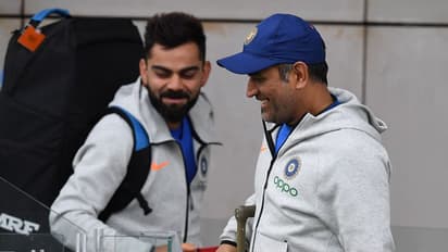 MS Dhoni: క్రికెట్లోనే కాదు.. సంపాదనలోనూ ధోనీ, కోహ్లీల మధ్య గట్టి పోటీ.. ఎంత సంపాదిస్తున్నారంటే?
