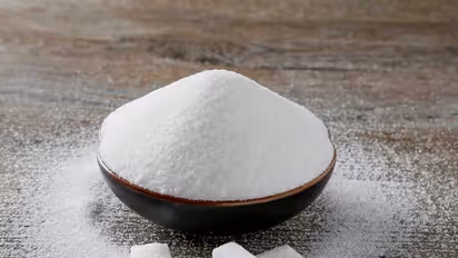 బరువు తగ్గాలని చక్కెర బదులు బెల్లం వాడుతున్నారా? మంచిదేనా...??