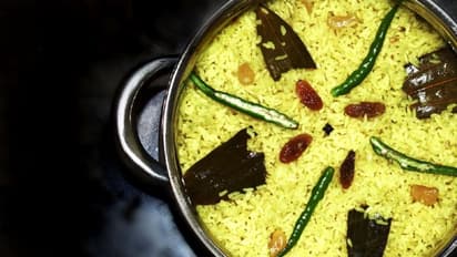 একঘেয়ে নিরামিশ পদ আর নয়, বানিয়ে দেখুন সুস্বাদু বাসন্তি পোলাও