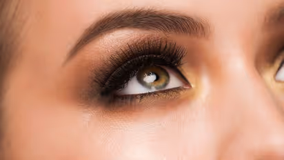 लॉकडाउन में महीनों बाद बनवाने जा रहे हैं आइब्रो, तो इस तरह करवाएं सेट, बढ़ जाएगी खूबसूरती