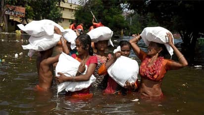 बाढ़ के पानी में यूं सड़ गया महिला का पैर, झकझोर कर रख देगी बिहार से वायरल हुई ये तस्वीर
