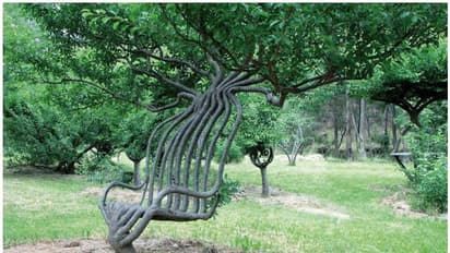 ഉളിയും ചുറ്റികയും ഒന്നും വേണ്ടാതെ ഫര്‍ണിച്ചറുകള്‍; ഇത് പുതിയ രീതി...