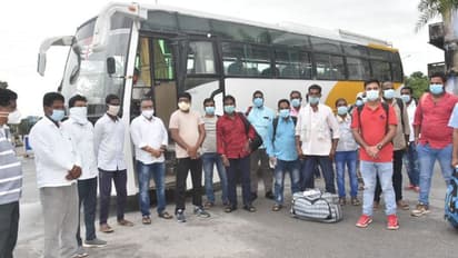 బెజవాడలో తెలంగాణ గల్ఫ్ బాధితులు: కవిత చొరవ, ప్రత్యేక బస్సుల్లో స్వస్థలాలకు