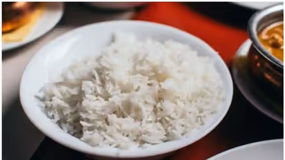 'ഒരു പാത്രം ചോറുണ്ട്, ഇതിന്റെ കൂടെ കഴിക്കാൻ പറ്റിയ രണ്ട് വിഭവങ്ങളുടെ പേര് പറയാമോ' ; വെെറലായി ട്വീറ്റ്