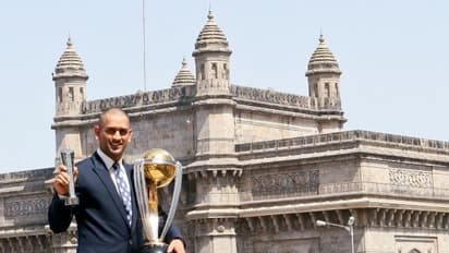 ‘BCCI did not treat MS Dhoni well, I am hurt’, says Pakistan legend