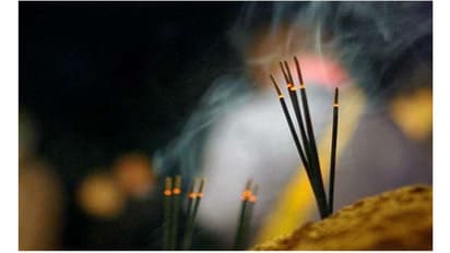 Koppal: ಜ್ವರ ಕಡಿಮೆ ಮಾಡಲು ಮಕ್ಕಳಿಗೆ ಊದುಬತ್ತಿಯಿಂದ ಸುಡುತ್ತಾರೆ!