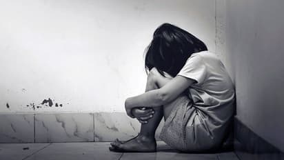 ఖమ్మంలో దారుణం: మైనర్ బాలికపై అత్యాచారయత్నం, పెట్రోల్ పోసి నిప్పు