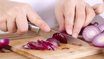 తరిగిన ఉల్లిపాయలను ఫ్రిడ్జీ లో పెడుతున్నారా? ఈ వ్యాధులొస్తయ్ జాగ్రత్త.. 