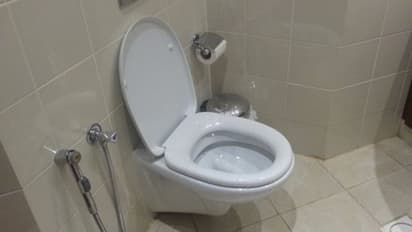 കൊവിഡ് കാലത്ത് പബ്ലിക് ടോയ്ലെറ്റുകള് ഉപയോഗിക്കുമ്പോള് ശ്രദ്ധിക്കണം!