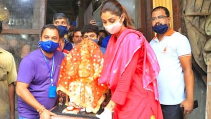 গণেশ বন্দনায় বি-টাউন, কঠিন সময় সতর্কতা মেনেই সেলেব বাড়িতে গণপতি বাপ্পা