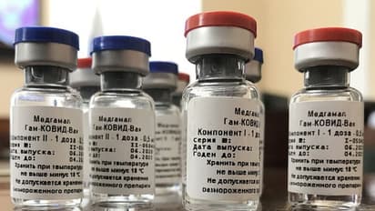 রাশিয়ার করোনাভাইরাসের প্রতিষেধক নিয়ে খোলা চিঠি, তথ্যের গরমিল রয়েছে বলে দাবি বিশেষজ্ঞদের