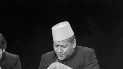 চোখের সামনে ধুলিসাৎ ঐতিহাসিক স্মৃতি বিজরিত অট্টালিকা, সইতে না পেরে ঢলে পড়লেন বিসমিল্লা