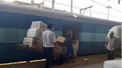 Mumbai: Suspicious bag found at Dadar railway station triggers bomb scare