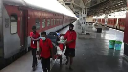 5 மாதங்களுக்கு பிறகு மீண்டும் ரயில் சேவை தொடங்கியது... முன்பதிவு செய்யப்பட்ட பயணிகளுக்கு மட்டுமே இடம்..!
