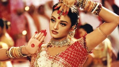 রাজকীয় সেট দেবদাস ছবির, কত কোটি খরচ করে তৈরি হয়েছিল দেব-পারোর বাড়ি