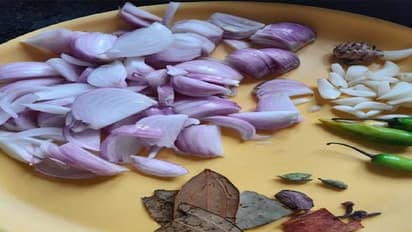 शादी-ब्याह में ऐसे बनाई जाती है आलू-गोभी की मसालेदार सब्जी, छिपाकर डाला जाता हैं ये 1 सीक्रेट मसाला