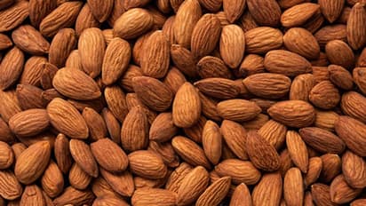 4 reasons why including almonds in your daily diet is an absolute must