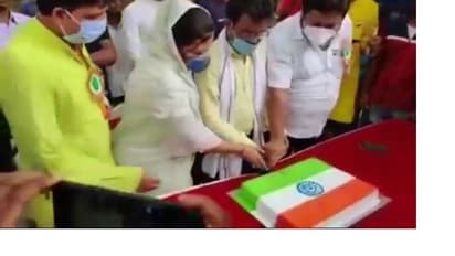 জাতীয় পতাকার কেক বানিয়ে উদরপূর্তি, চাঞ্চল্যকর ছবি মালদহে